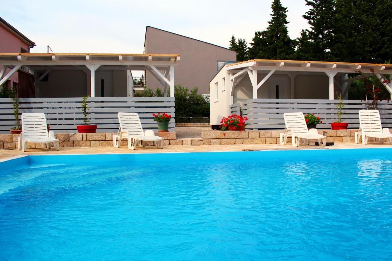 Bungalow Vice With Pool Pakoštane エクステリア 写真