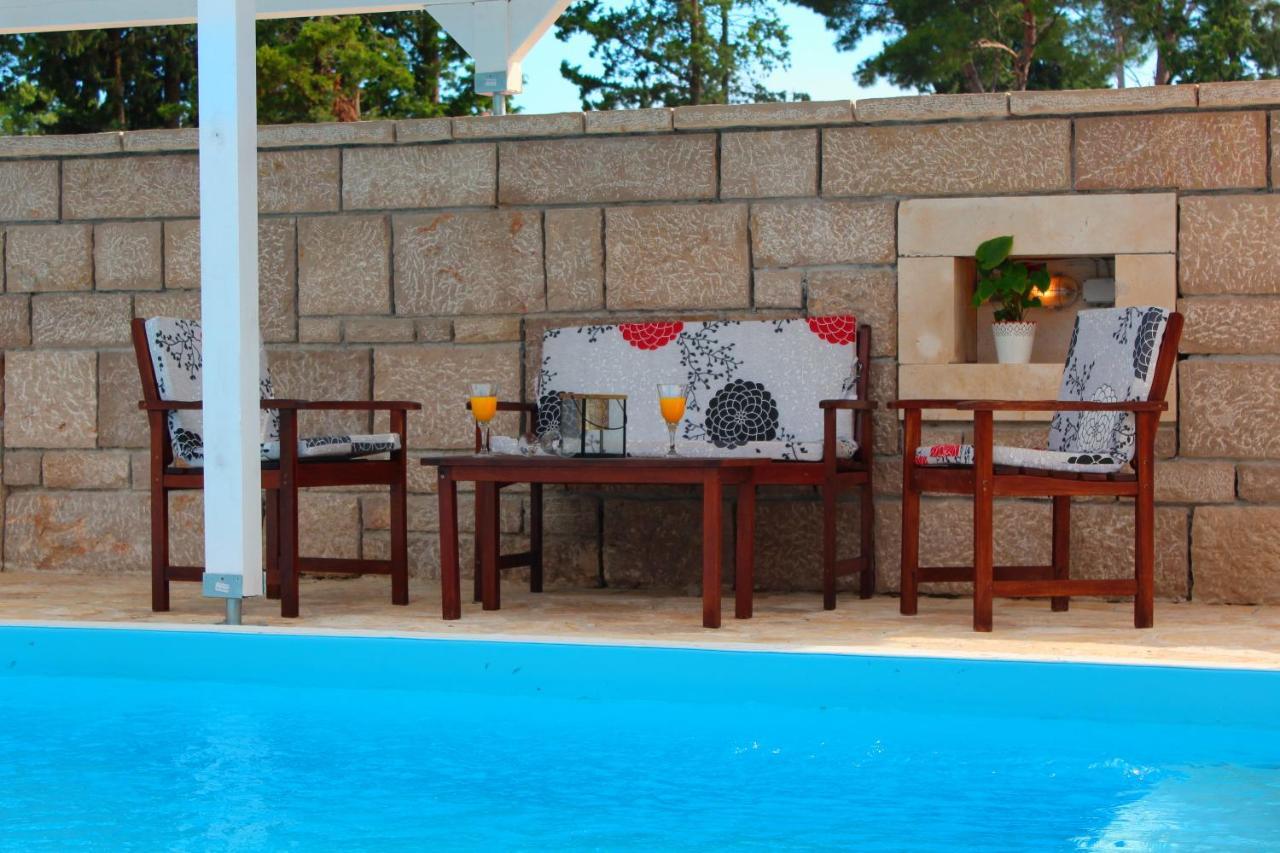 Bungalow Vice With Pool Pakoštane エクステリア 写真