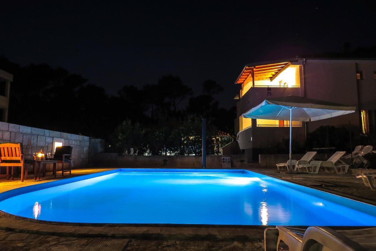Bungalow Vice With Pool Pakoštane エクステリア 写真